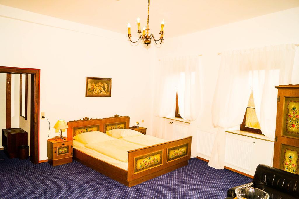 Schlosshotel Hoefingen Leonberg Dış mekan fotoğraf